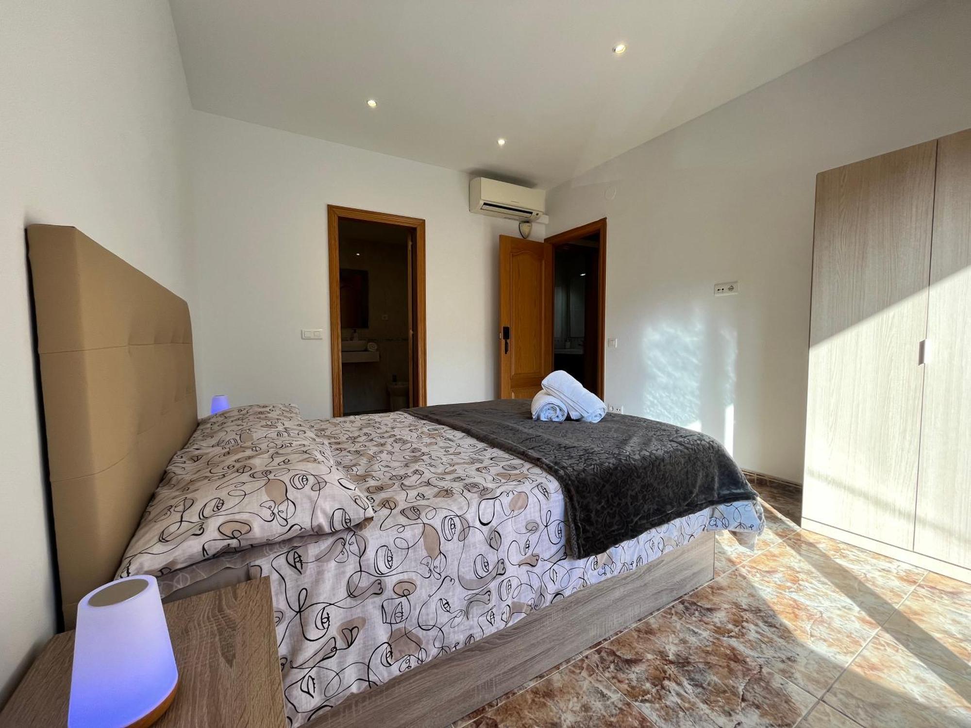 Amplio Apartamento, 5 Camas Sant Esteve Sesrovires Kültér fotó