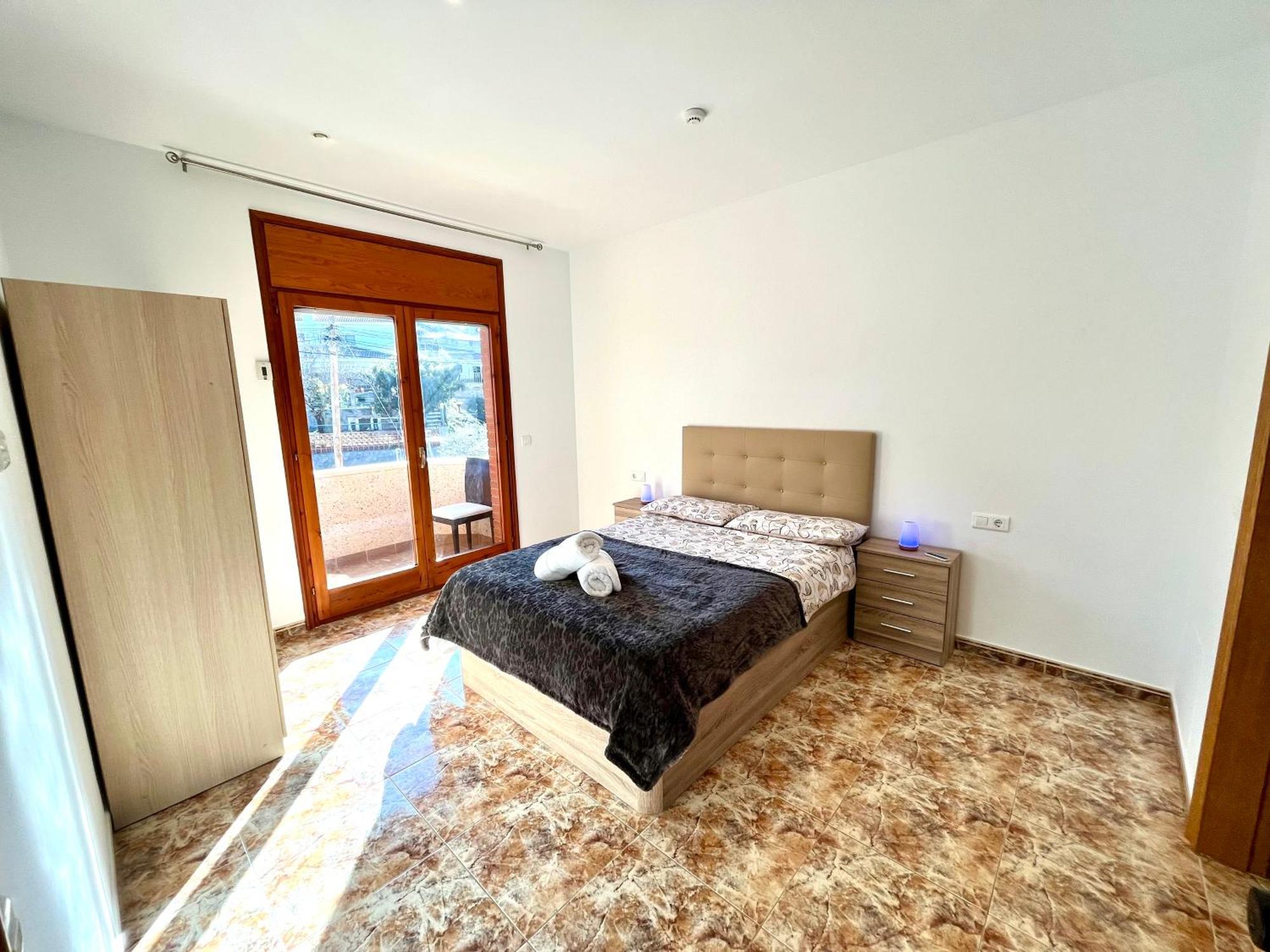 Amplio Apartamento, 5 Camas Sant Esteve Sesrovires Kültér fotó