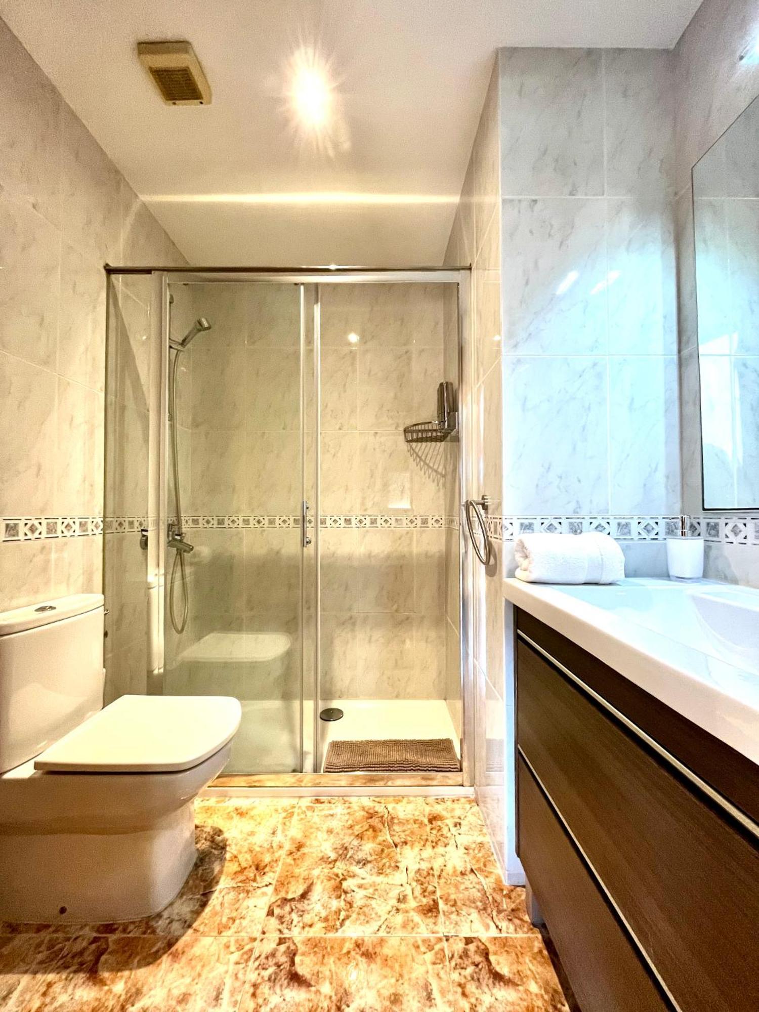 Amplio Apartamento, 5 Camas Sant Esteve Sesrovires Kültér fotó